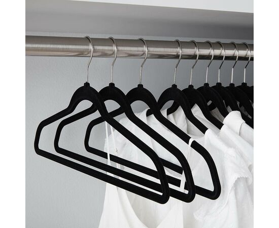 cabide de veludo preto Real Simple Solutions